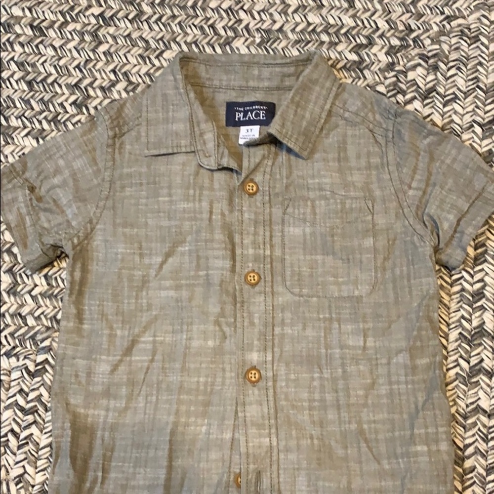 ✨Boys, dress up shirt in size 3T✨